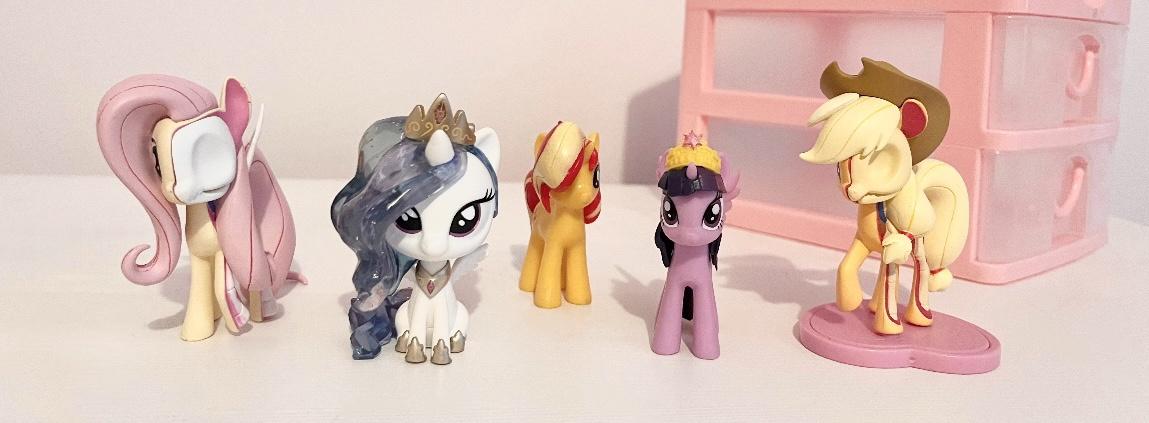 fluttershy, princess celestia, sunset shimmer, twilight sparkle and applejack pony figurines